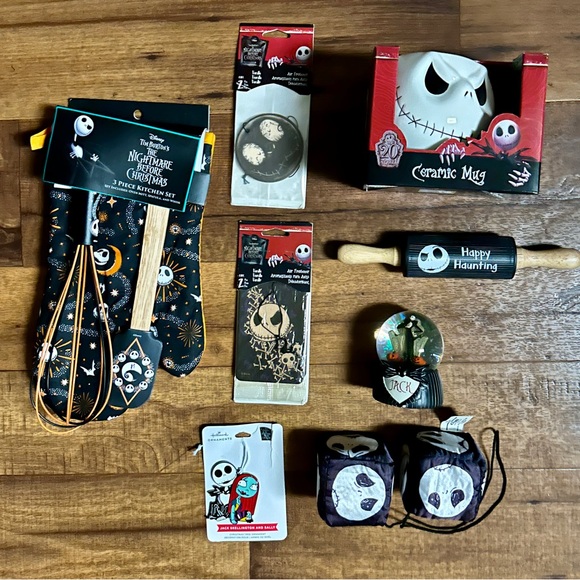 Nightmare Before Christmas~8 Pieces •Mug/Waterglobe/Ornament/Cooking Essentials - Picture 1 of 13